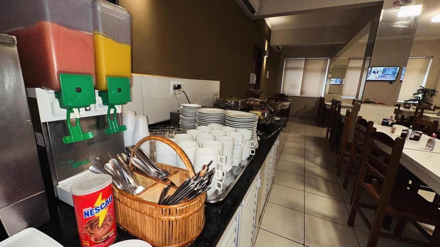 Hotel Salomao - Proximo A 25 De Marco, Bom Retiro, Bras E Rua Santa Efigenia, A 2 Minutos Do Mirante Sampa Sky E Pista De Skate Anhangabau Sao Paulo Bagian luar foto