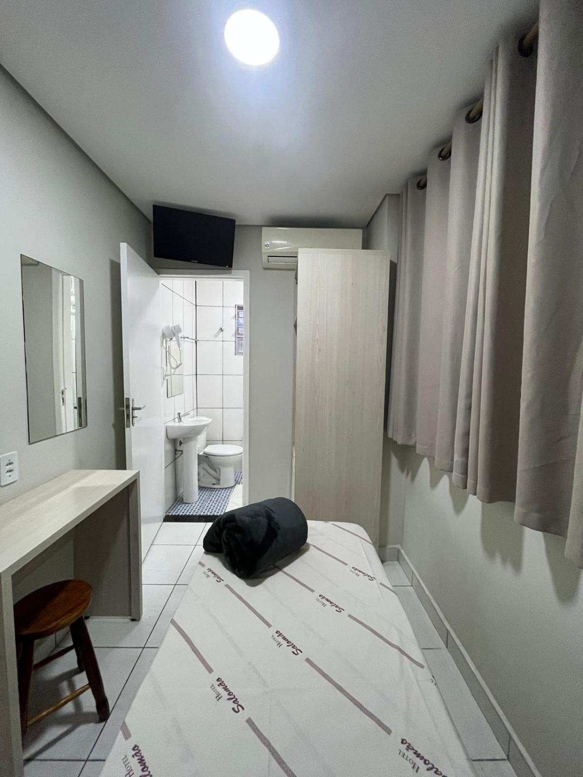Hotel Salomao - Proximo A 25 De Marco, Bom Retiro, Bras E Rua Santa Efigenia, A 2 Minutos Do Mirante Sampa Sky E Pista De Skate Anhangabau Sao Paulo Bagian luar foto