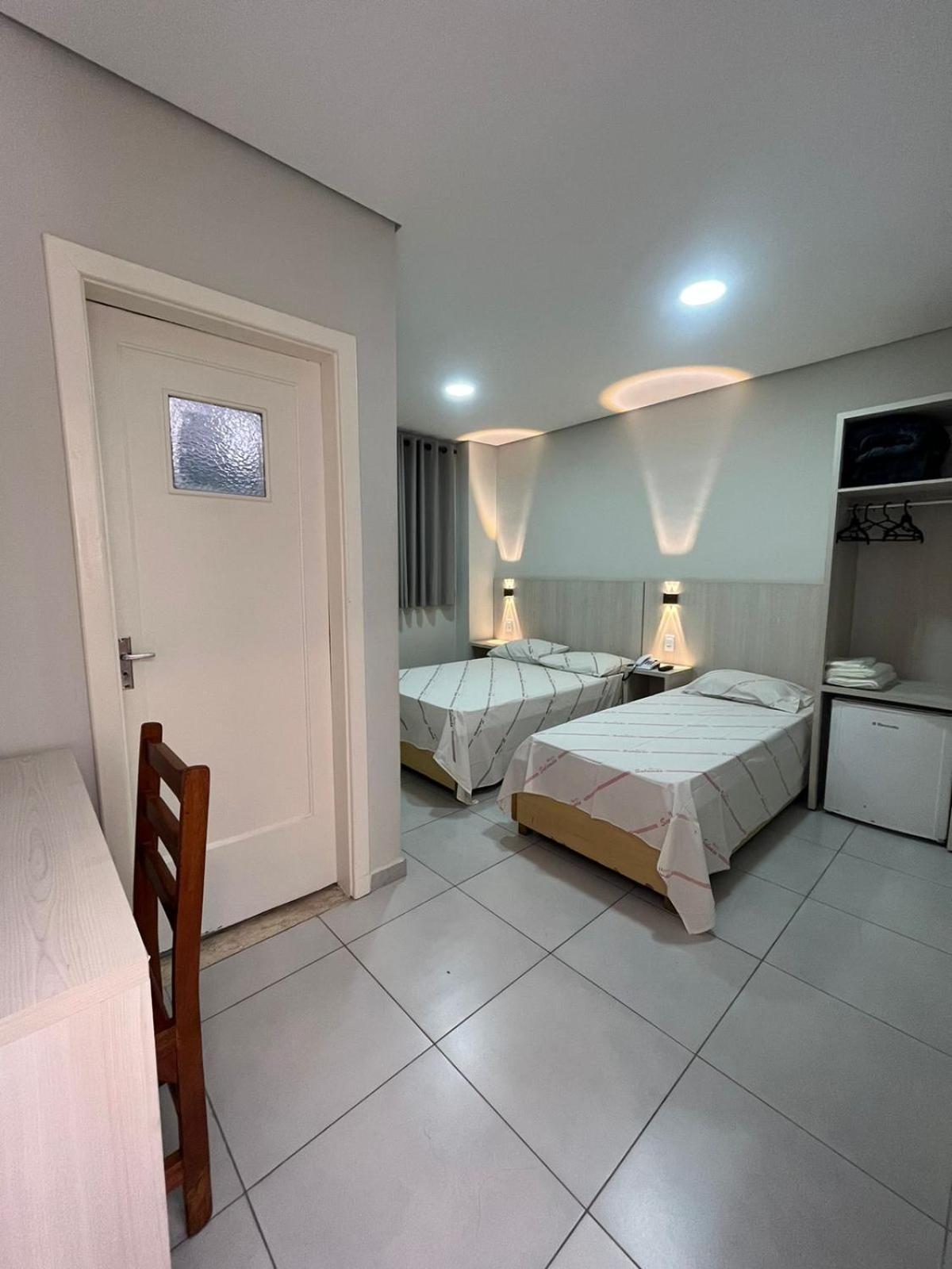 Hotel Salomao - Proximo A 25 De Marco, Bom Retiro, Bras E Rua Santa Efigenia, A 2 Minutos Do Mirante Sampa Sky E Pista De Skate Anhangabau Sao Paulo Bagian luar foto
