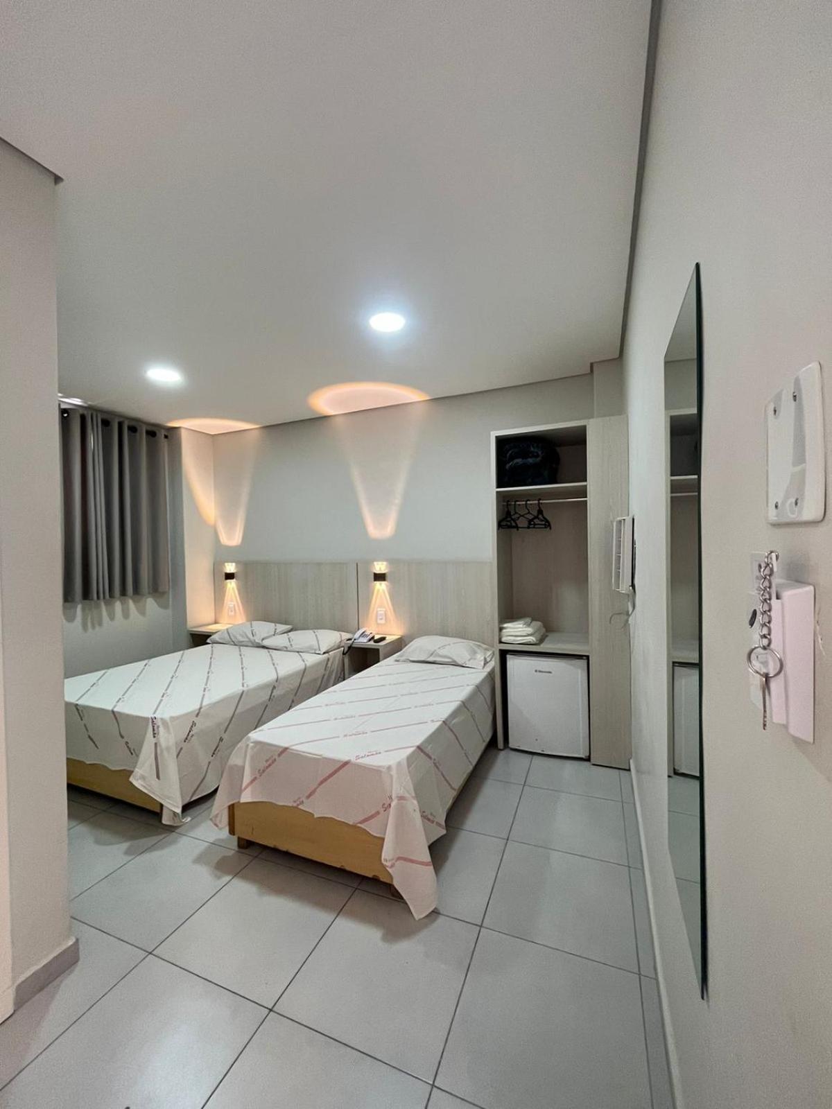 Hotel Salomao - Proximo A 25 De Marco, Bom Retiro, Bras E Rua Santa Efigenia, A 2 Minutos Do Mirante Sampa Sky E Pista De Skate Anhangabau Sao Paulo Bagian luar foto