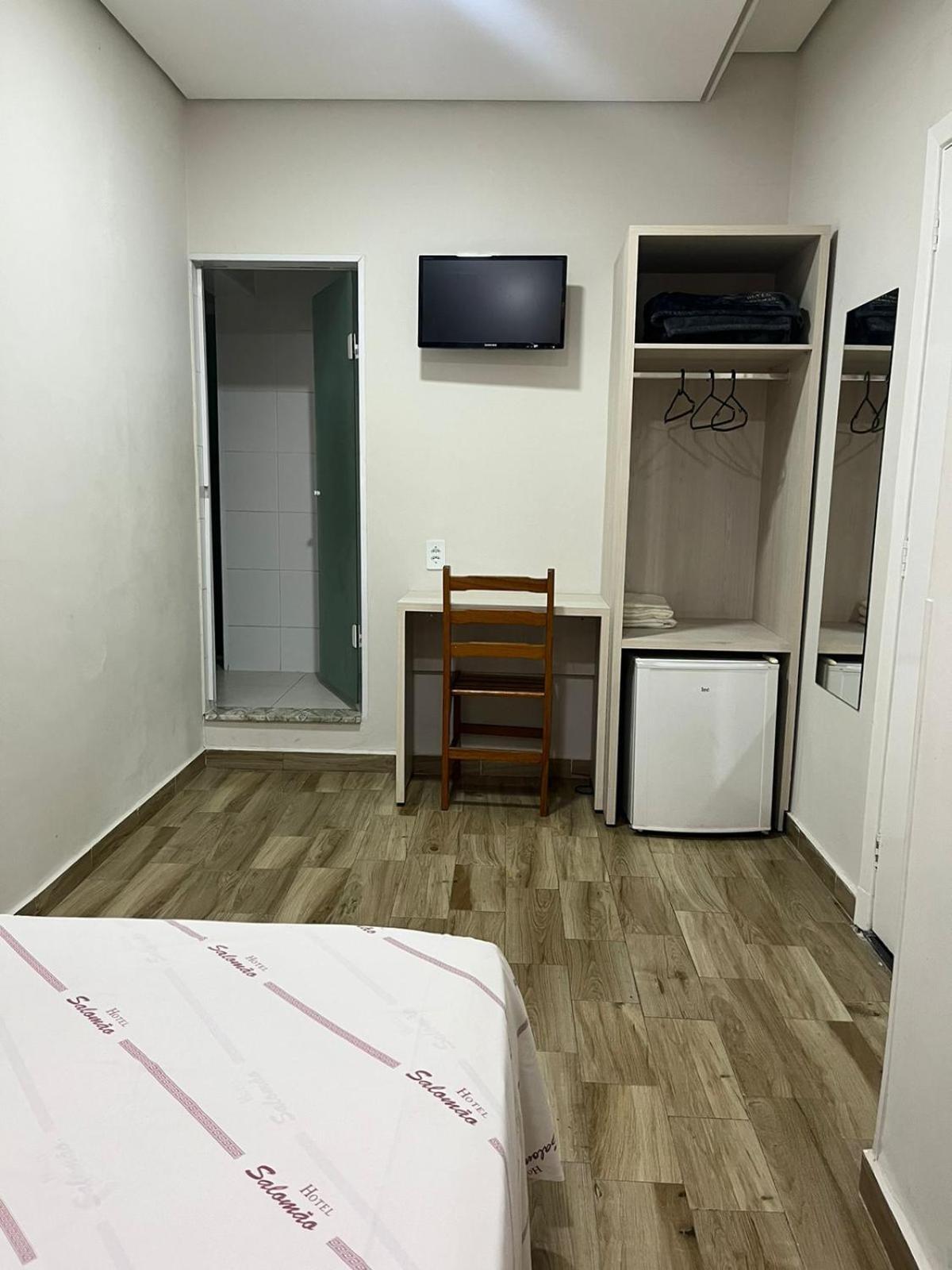 Hotel Salomao - Proximo A 25 De Marco, Bom Retiro, Bras E Rua Santa Efigenia, A 2 Minutos Do Mirante Sampa Sky E Pista De Skate Anhangabau Sao Paulo Bagian luar foto