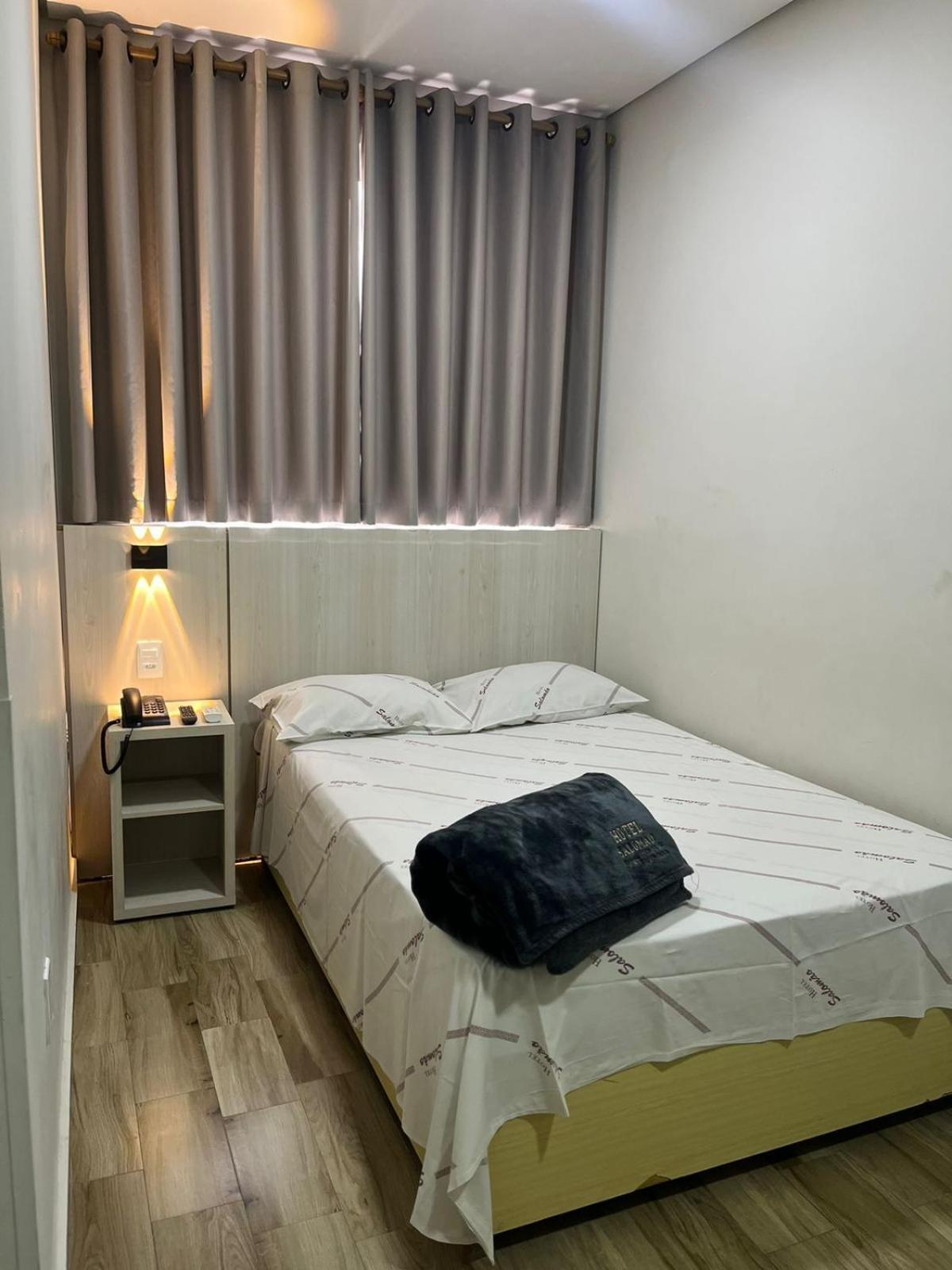 Hotel Salomao - Proximo A 25 De Marco, Bom Retiro, Bras E Rua Santa Efigenia, A 2 Minutos Do Mirante Sampa Sky E Pista De Skate Anhangabau Sao Paulo Bagian luar foto