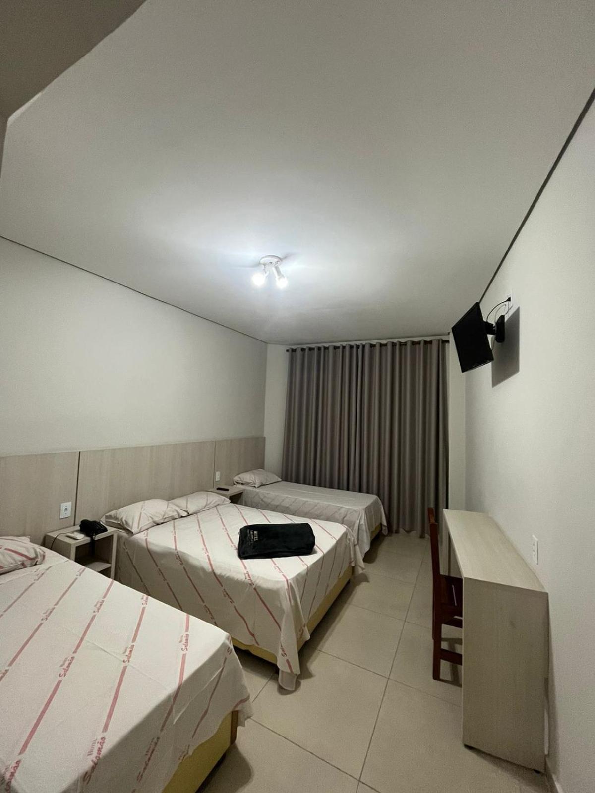 Hotel Salomao - Proximo A 25 De Marco, Bom Retiro, Bras E Rua Santa Efigenia, A 2 Minutos Do Mirante Sampa Sky E Pista De Skate Anhangabau Sao Paulo Bagian luar foto